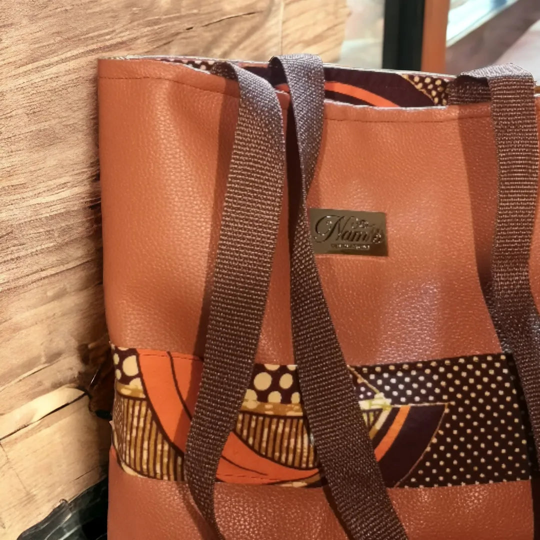 Safir Tote Bag with a Magnet Clasp